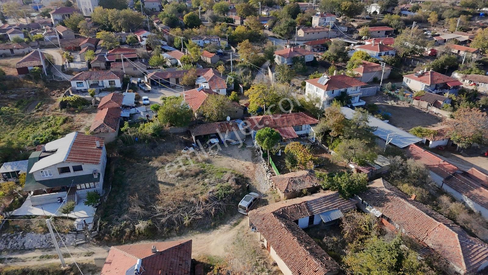 Ürünlü Köyünde 1.271 M² Arsa İçinde Satılık Müstakil Ev — fotoğraf 9