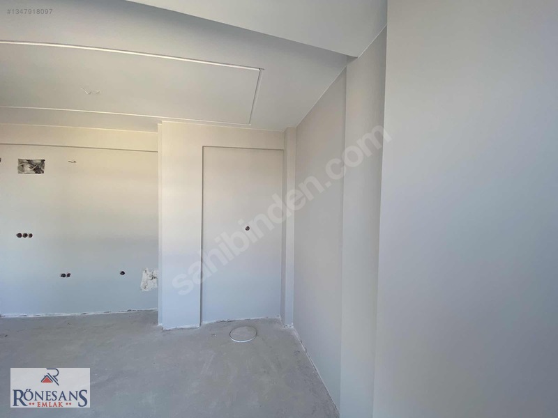 Rönesans Emlaktan Satılık 1+1 Daire — fotoğraf 9