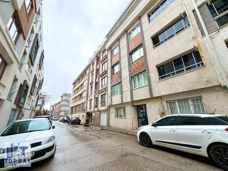 Toprak Emlak'tan Kumlubel Mh / Esenli Cd Yakını / Satılık 3+1