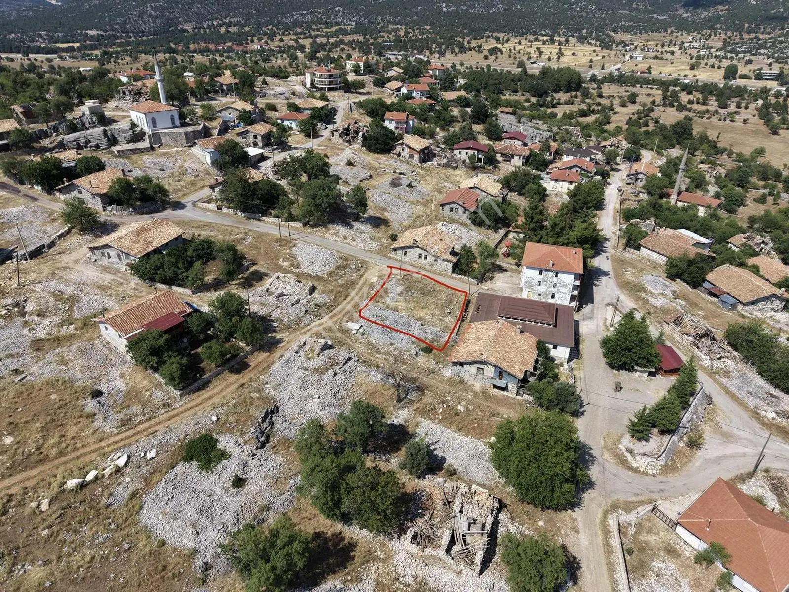 Ömer Duruk Tesislerinin Karşısında 310 M² Satılık Arsa — fotoğraf 2