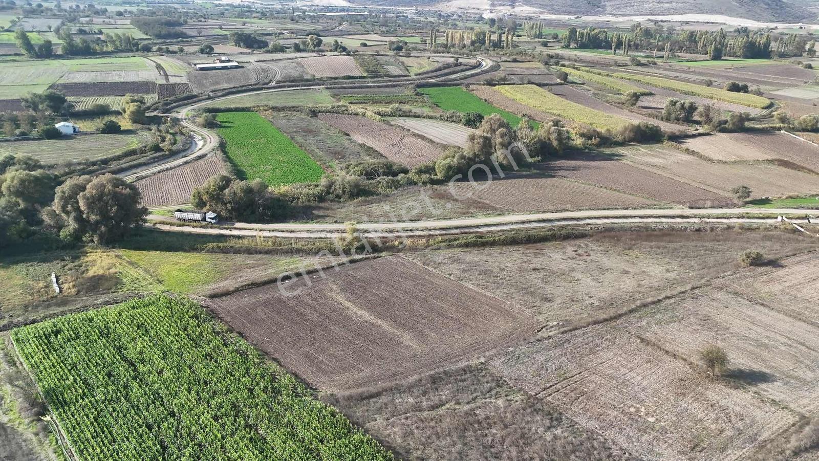 Mir'den Kepsut Hotaşlarda 2.775m2 Sulama Kanalı Yanında Tarla — fotoğraf 9