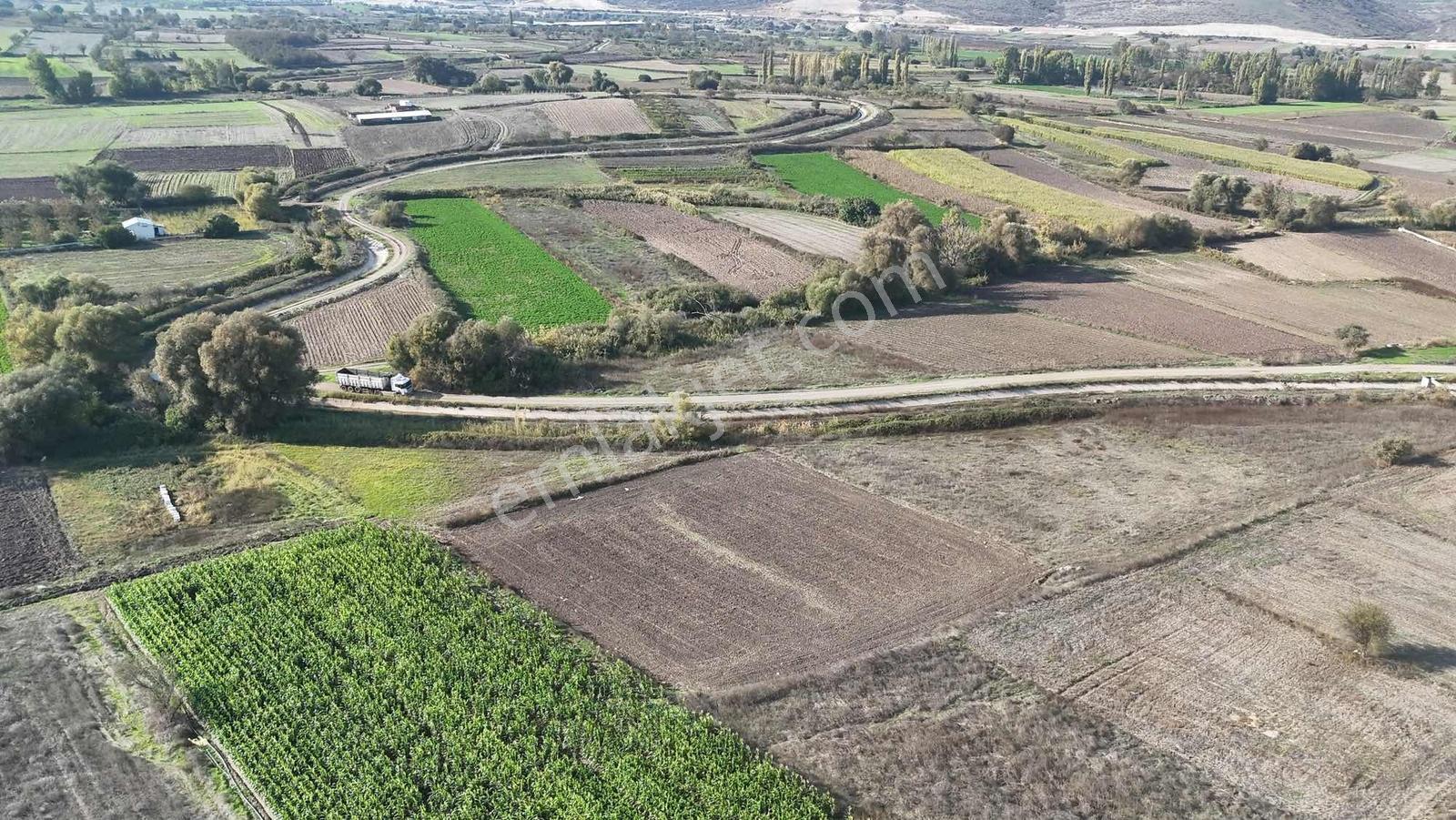 Mir'den Kepsut Hotaşlarda 2.775m2 Sulama Kanalı Yanında Tarla — fotoğraf 12