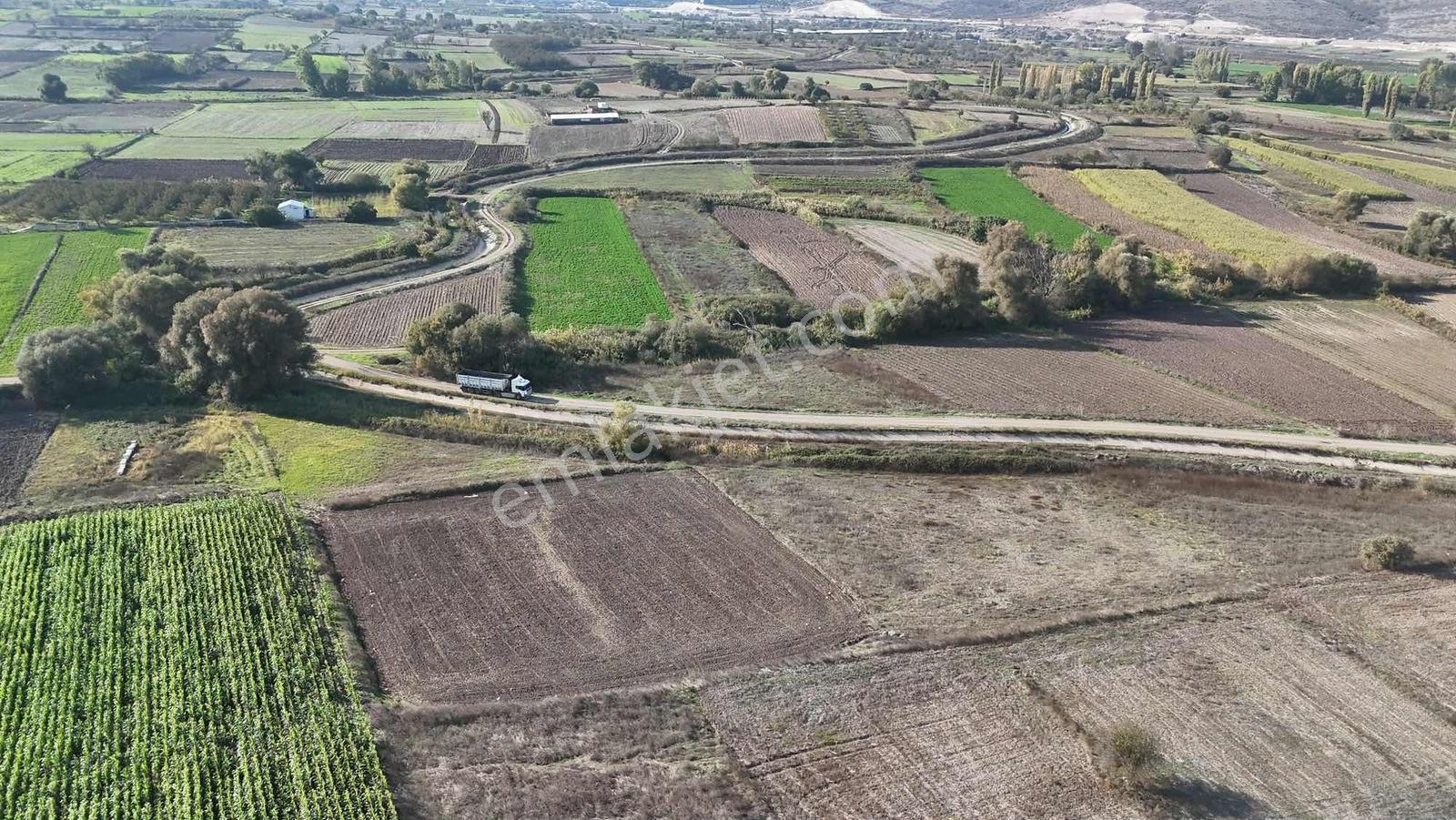 Mir'den Kepsut Hotaşlarda 2.775m2 Sulama Kanalı Yanında Tarla — fotoğraf 13