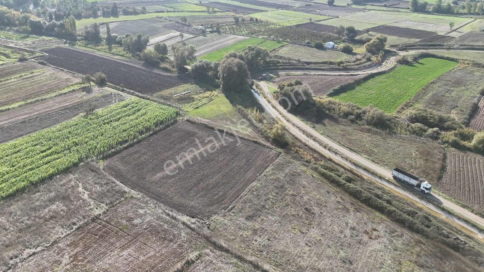 Mir'den Kepsut Hotaşlarda 2.775m2 Sulama Kanalı Yanında Tarla — fotoğraf 19