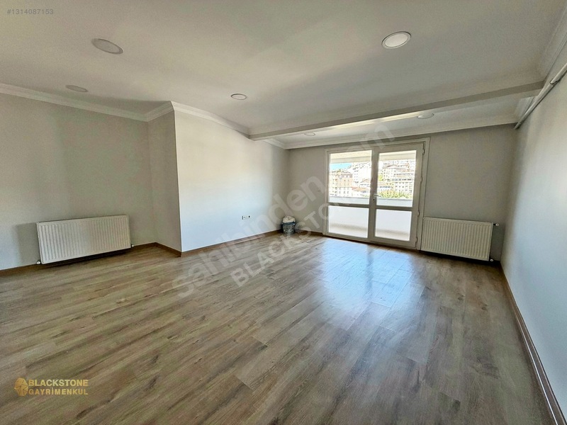Blackstone'dan Kiralık 2+1 Cadde Üzeri Kiralık Daire