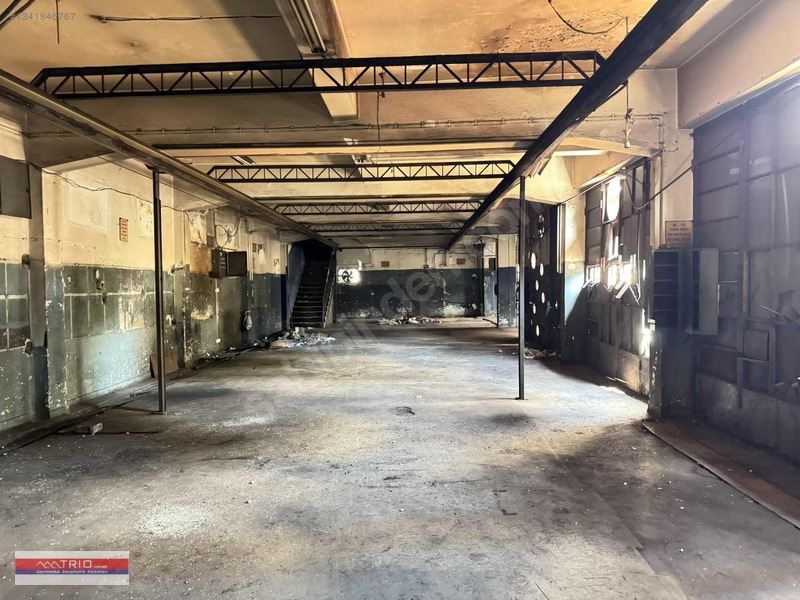 Karşıyaka Sanayi Sitesi'nde 900 M2 Cazip Kiralık İşyeri — fotoğraf 2