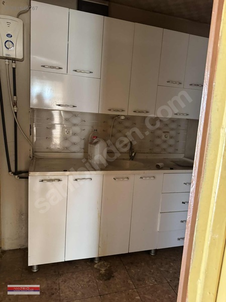 Karşıyaka Sanayi Sitesi'nde 900 M2 Cazip Kiralık İşyeri — fotoğraf 9