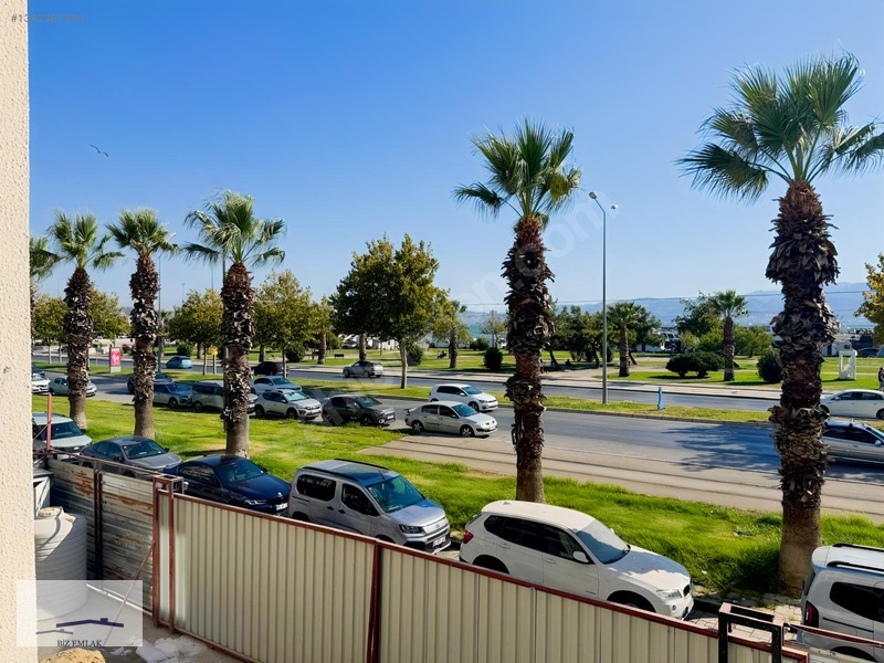 Karşıyaka Bostanlı Yalısında Fırsat Fiyatlı 3+1 — fotoğraf 2