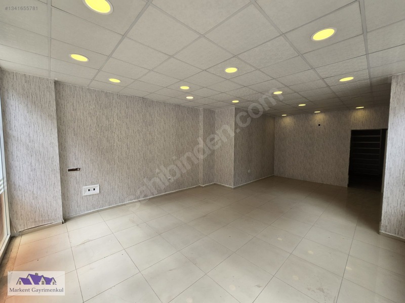 Merkezi Konumda Kiralık Dükkan — fotoğraf 3