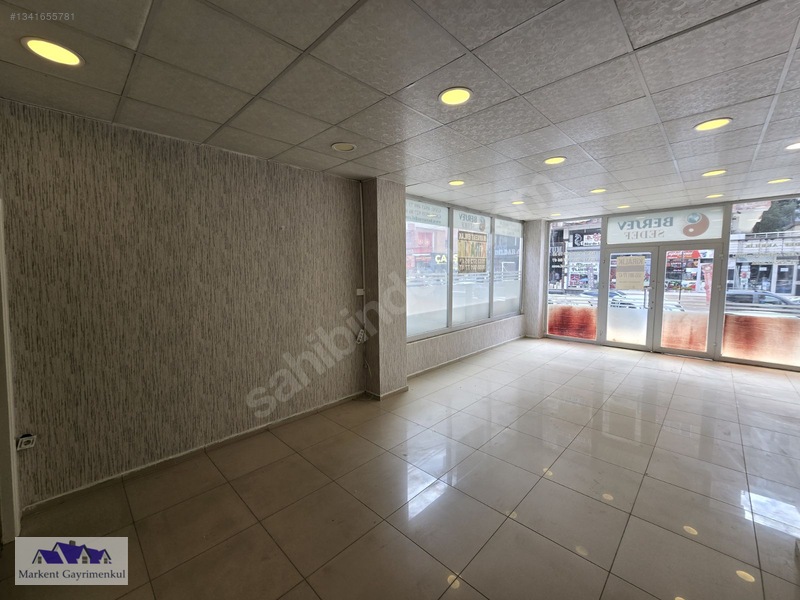 Merkezi Konumda Kiralık Dükkan — fotoğraf 5