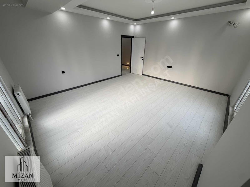 Hadımköyde Cadde Üzeri Satılık Takasa Uygun 2+1 Geniş Arakat — fotoğraf 2