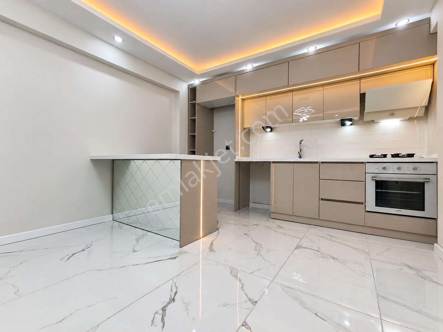 Altınkumda Doğalgazlı Full Yapılı Müstakil Tadında 16 Yıllık 1+1