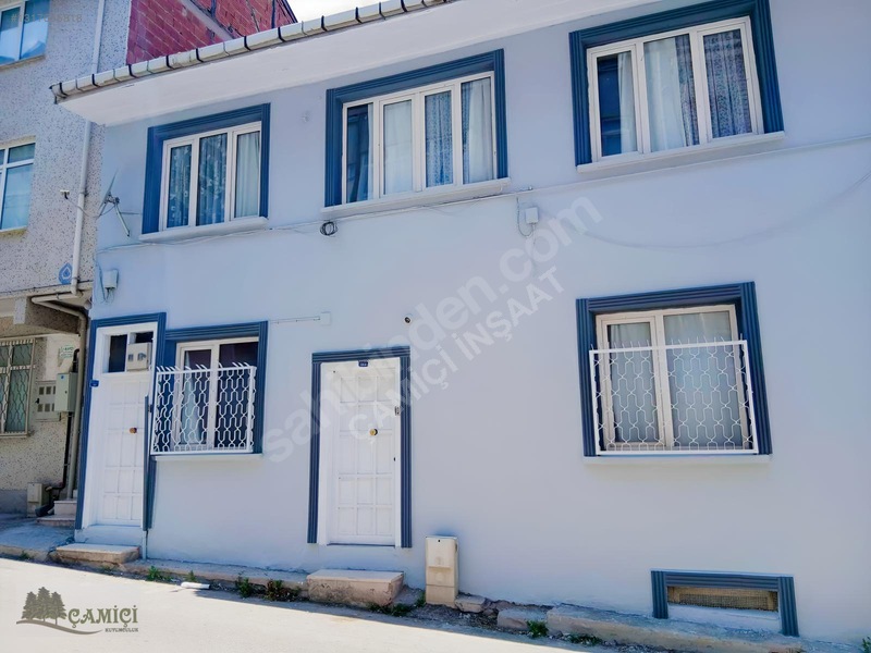 Şehir Merkezinde 3 Katlı Ev Ve Arsası 388 Metrekare