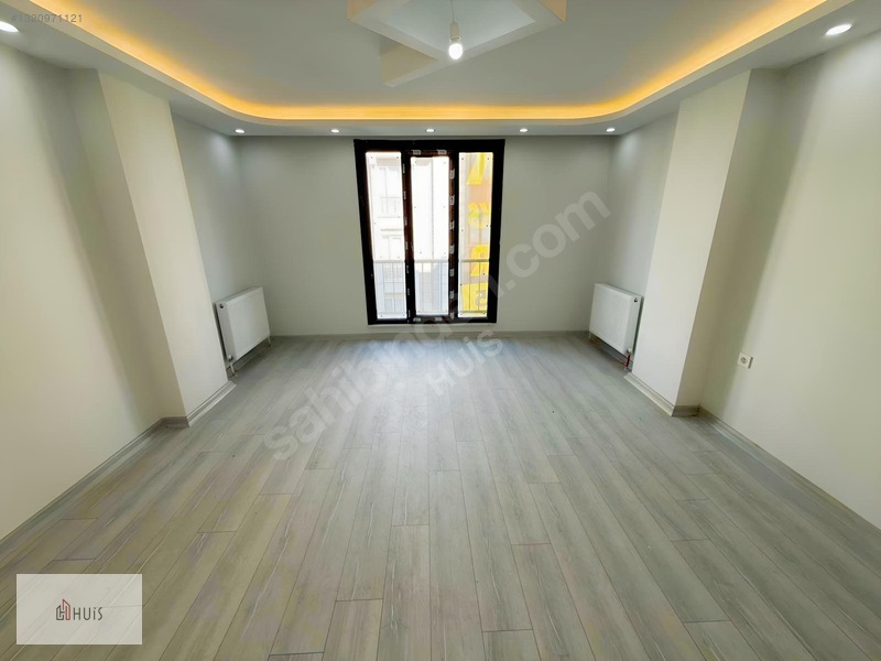 Arnavutköy Satılık 2+1 Daire Ebeveyn Banyolu Metro Dibinde — fotoğraf 3