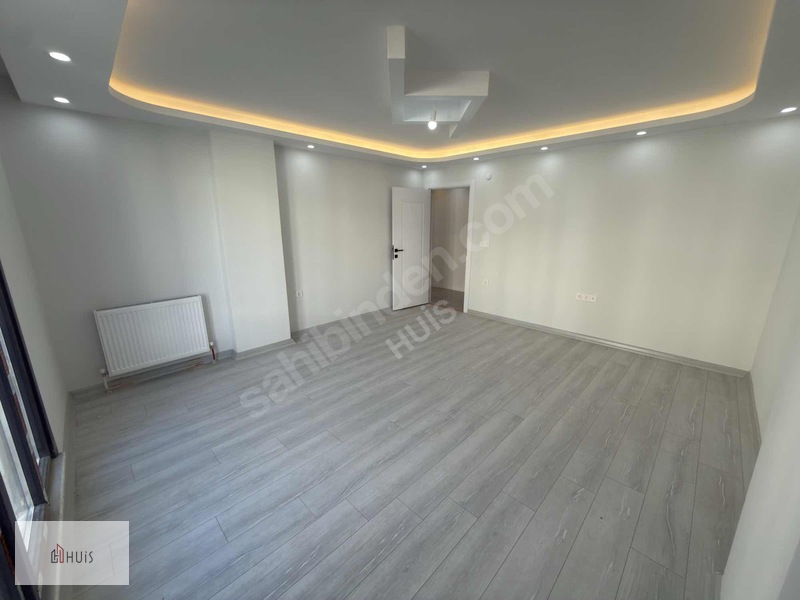 Arnavutköy Satılık 2+1 Daire Ebeveyn Banyolu Metro Dibinde — fotoğraf 5