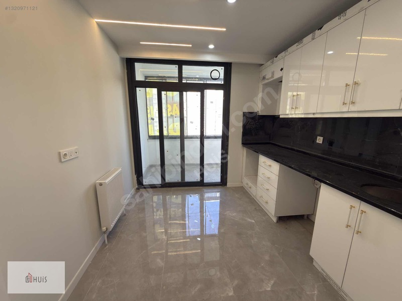 Arnavutköy Satılık 2+1 Daire Ebeveyn Banyolu Metro Dibinde — fotoğraf 6