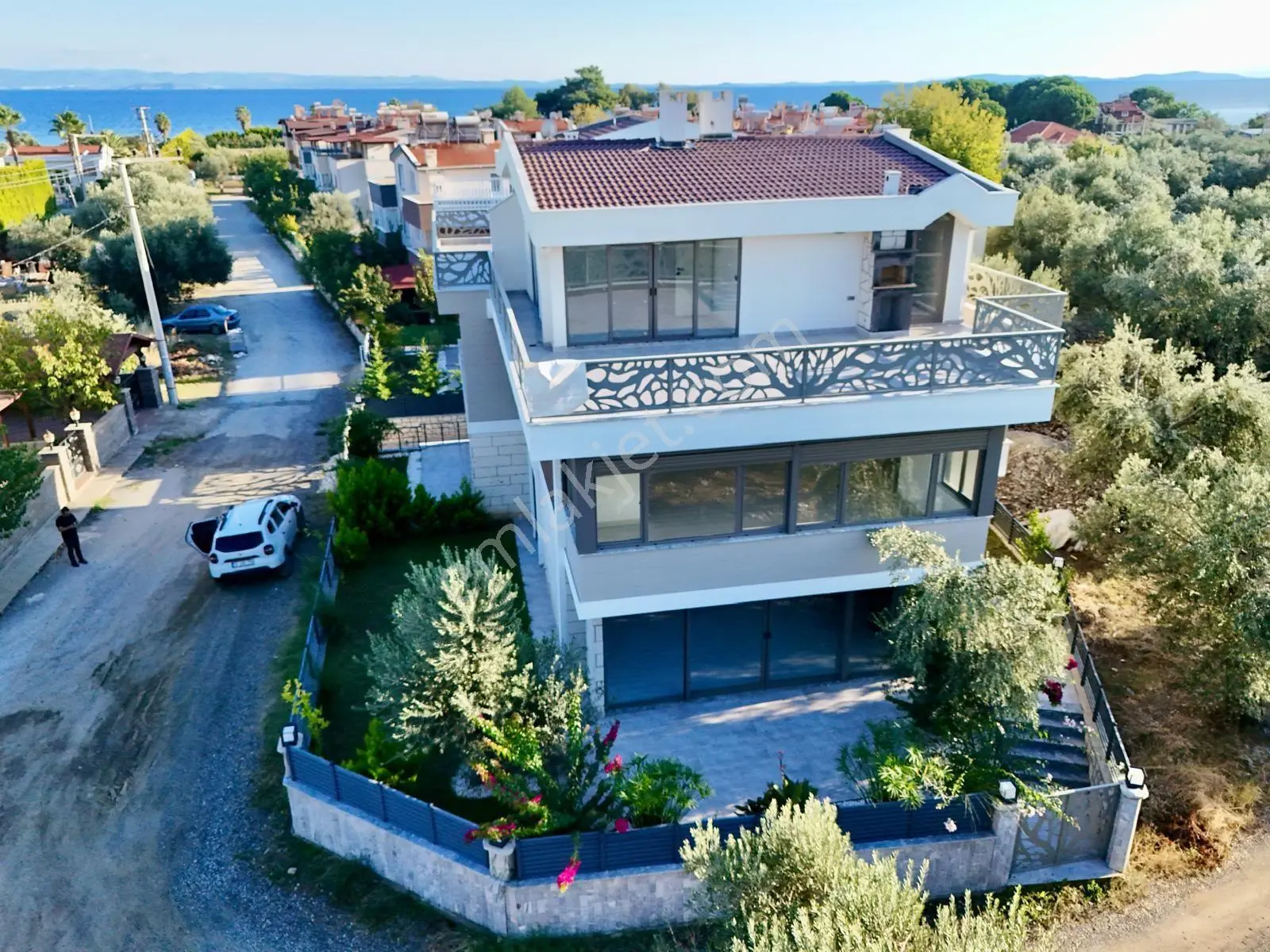 Aras Emlaktan Narlıda Denize 150 Metre 4+1 Villa — fotoğraf 3