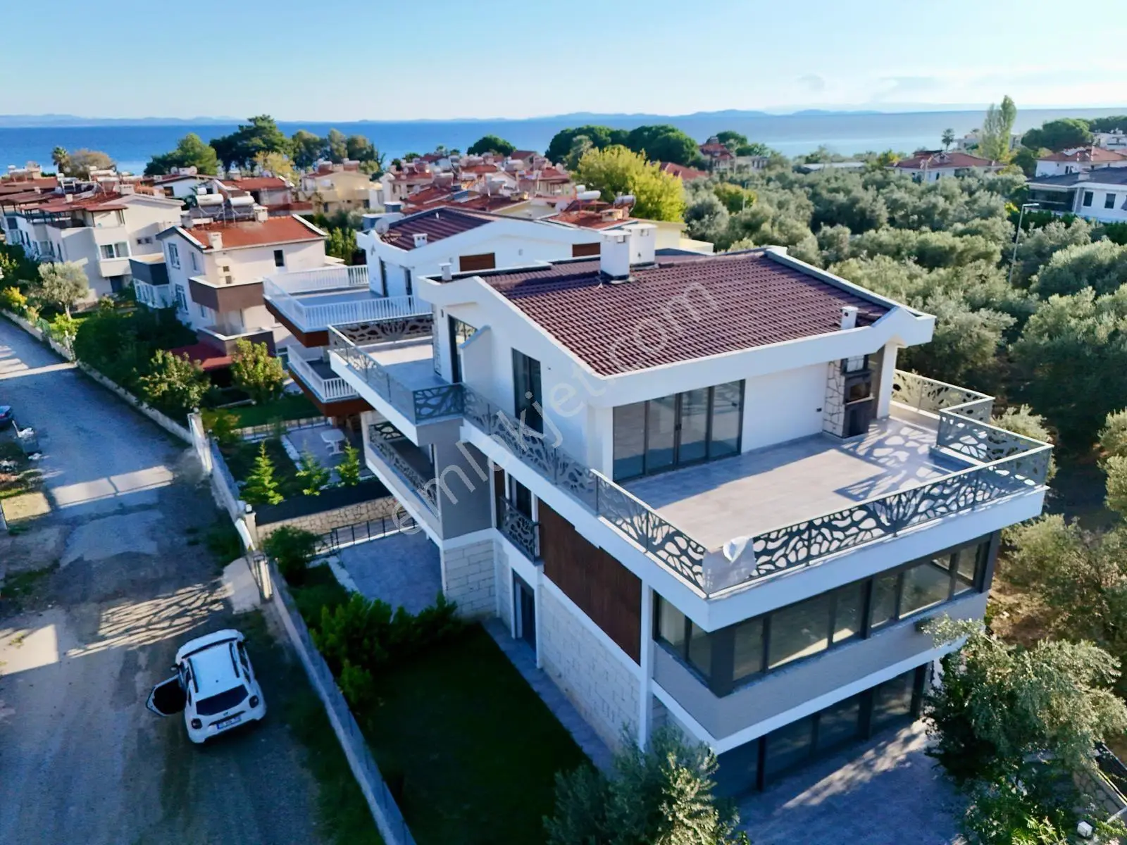 Aras Emlaktan Narlıda Denize 150 Metre 4+1 Villa — fotoğraf 4