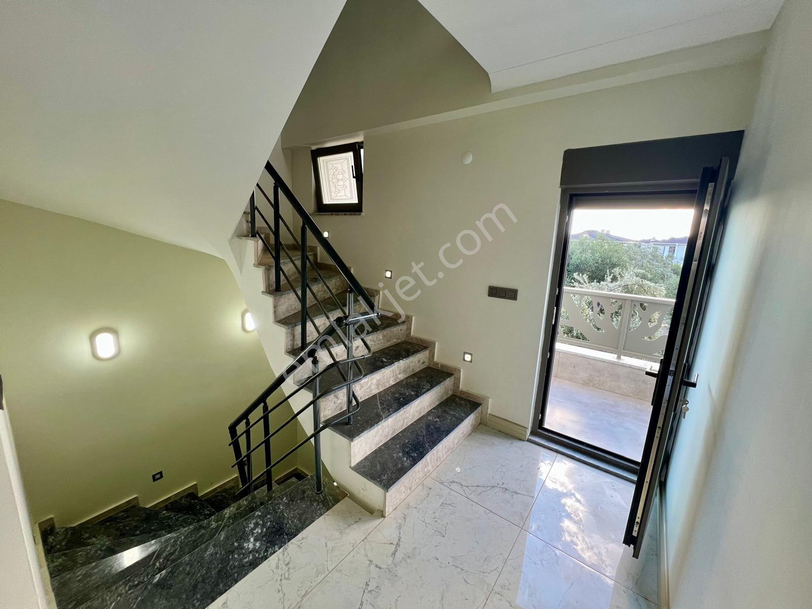 Aras Emlaktan Narlıda Denize 150 Metre 4+1 Villa — fotoğraf 18