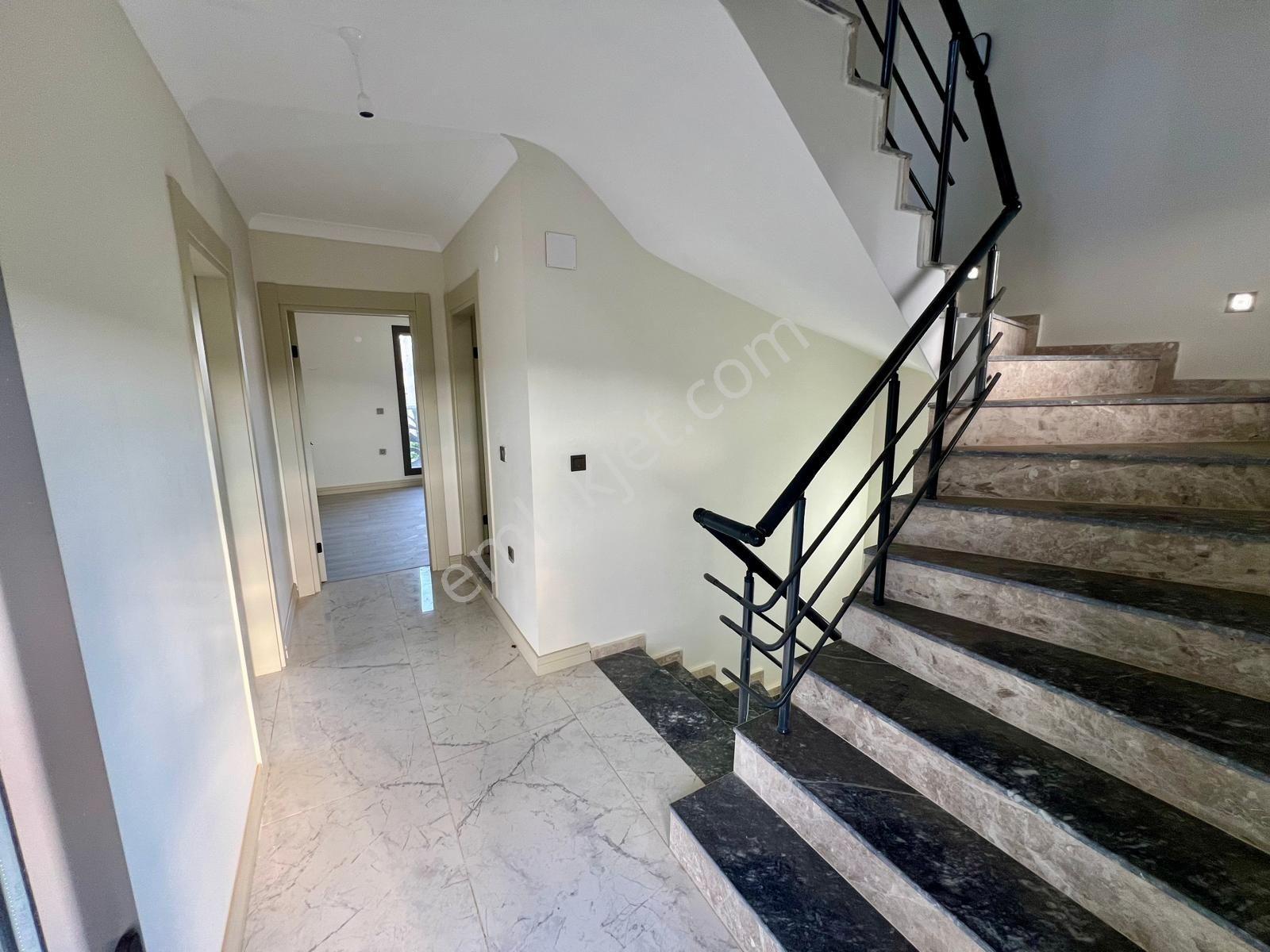 Aras Emlaktan Narlıda Denize 150 Metre 4+1 Villa — fotoğraf 20