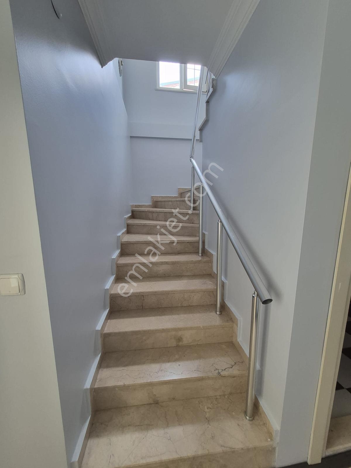 Kartepe'de Satılık 3+1 Geniş Çatı Dubleks Daire — fotoğraf 12