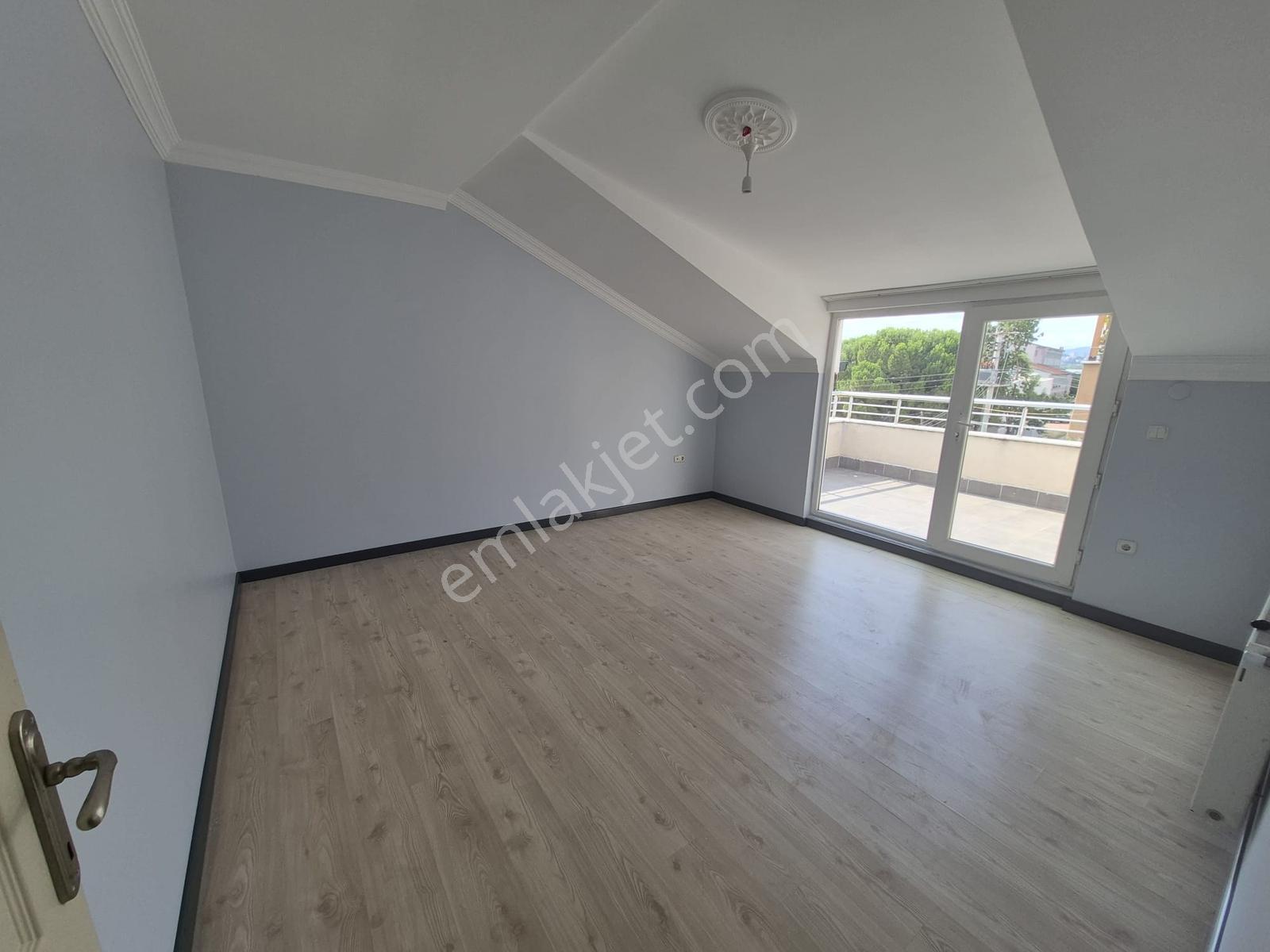 Kartepe'de Satılık 3+1 Geniş Çatı Dubleks Daire — fotoğraf 18