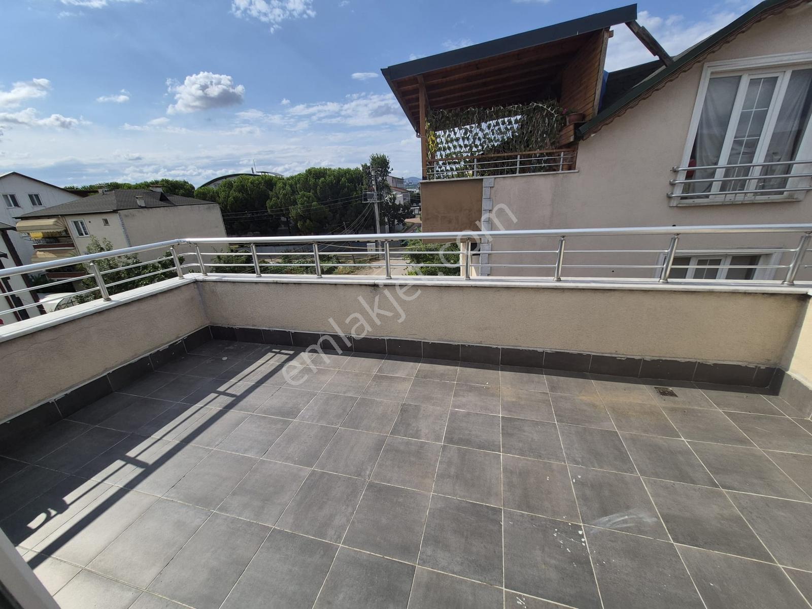 Kartepe'de Satılık 3+1 Geniş Çatı Dubleks Daire — fotoğraf 19