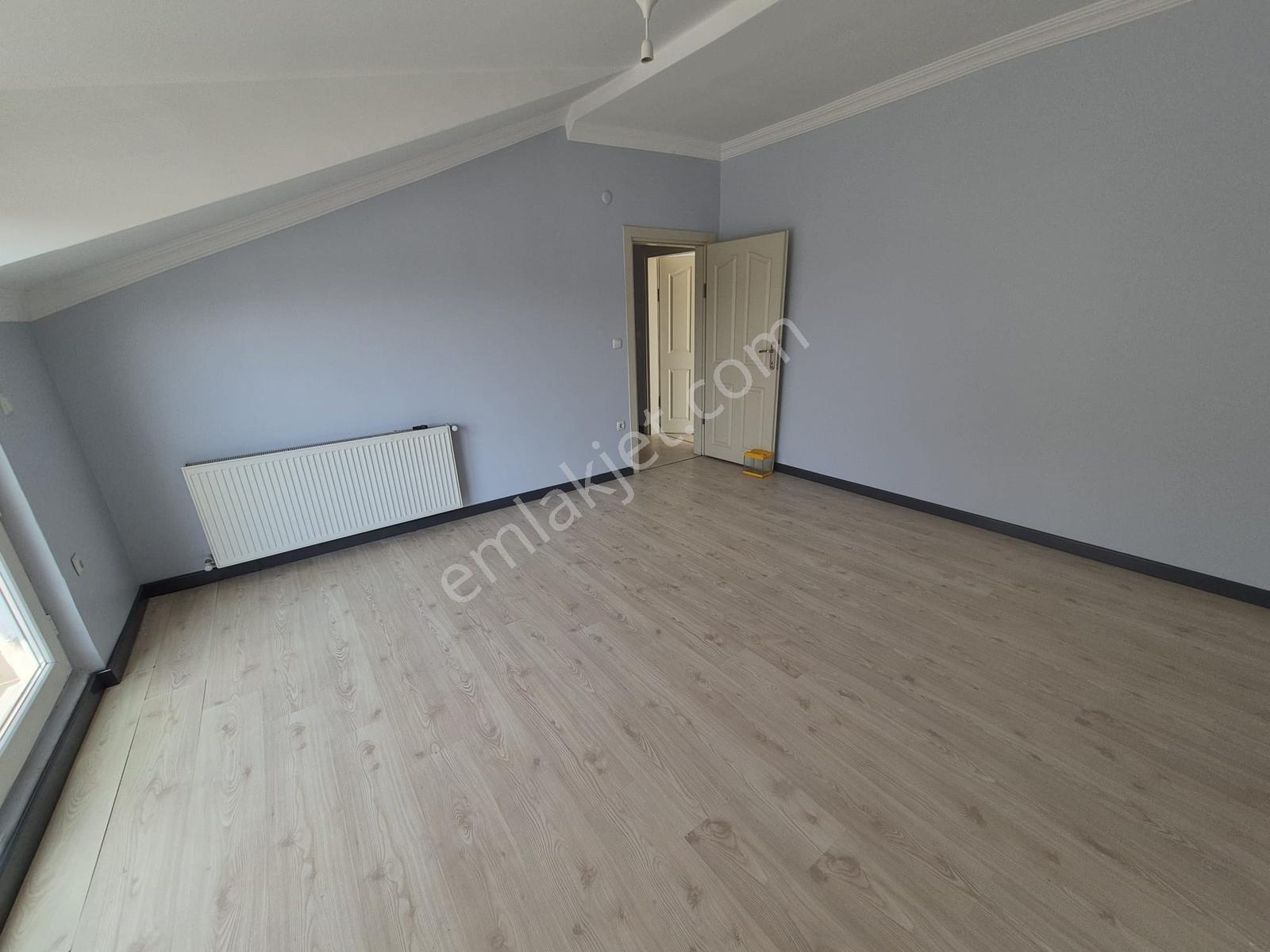Kartepe'de Satılık 3+1 Geniş Çatı Dubleks Daire — fotoğraf 22