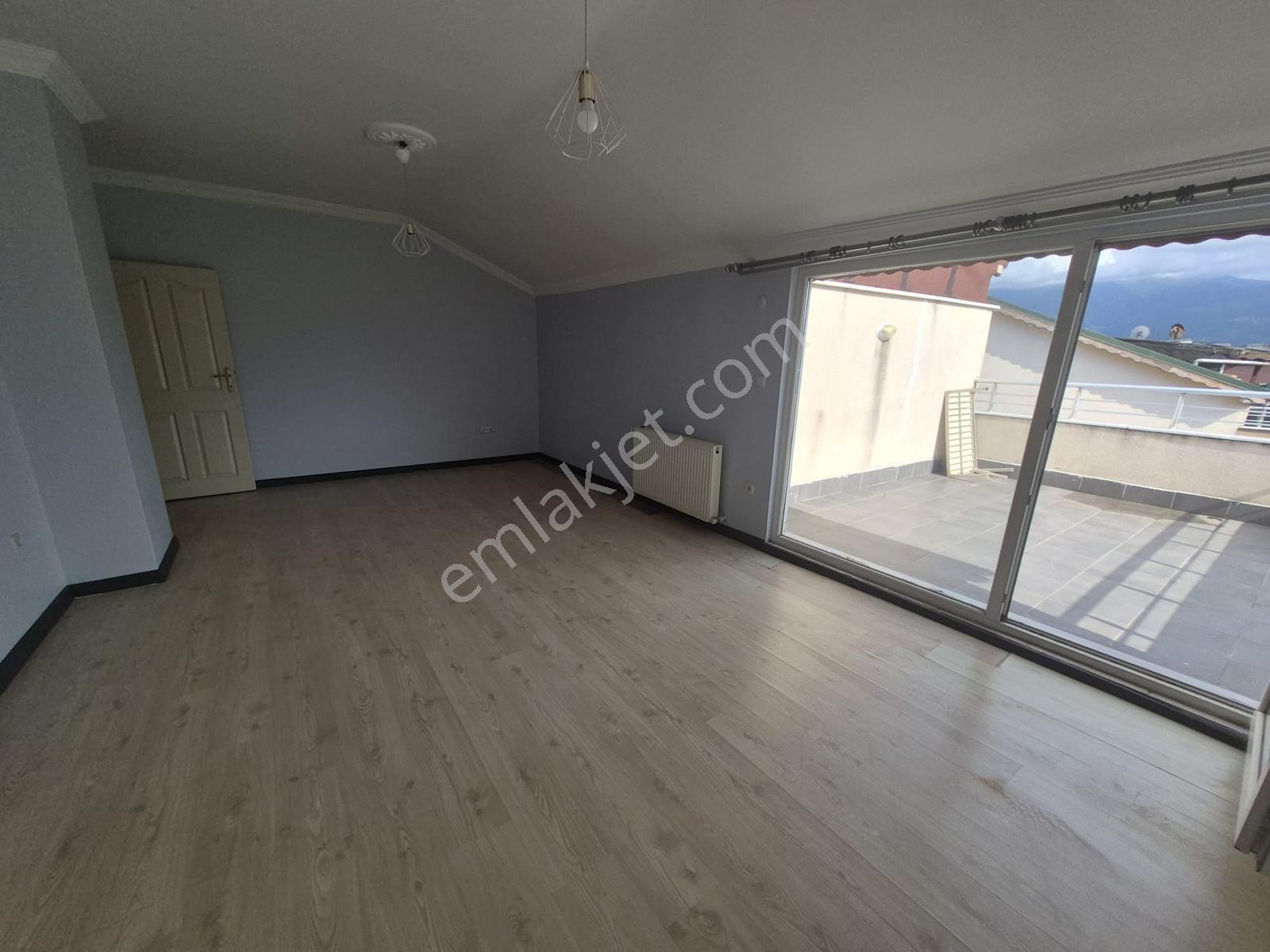 Kartepe'de Satılık 3+1 Geniş Çatı Dubleks Daire — fotoğraf 25