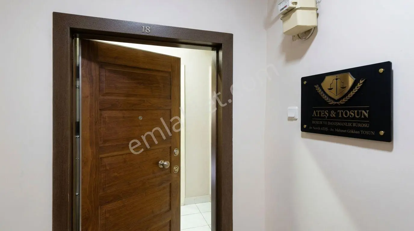 Cinnahta Cadde Cepheli Otoparklı Satılık 2+1 Daire — fotoğraf 2