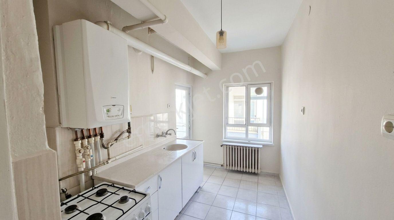 Cinnahta Cadde Cepheli Otoparklı Satılık 2+1 Daire — fotoğraf 17