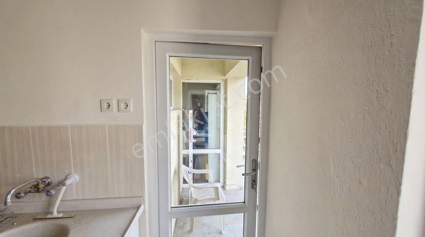 Cinnahta Cadde Cepheli Otoparklı Satılık 2+1 Daire — fotoğraf 18