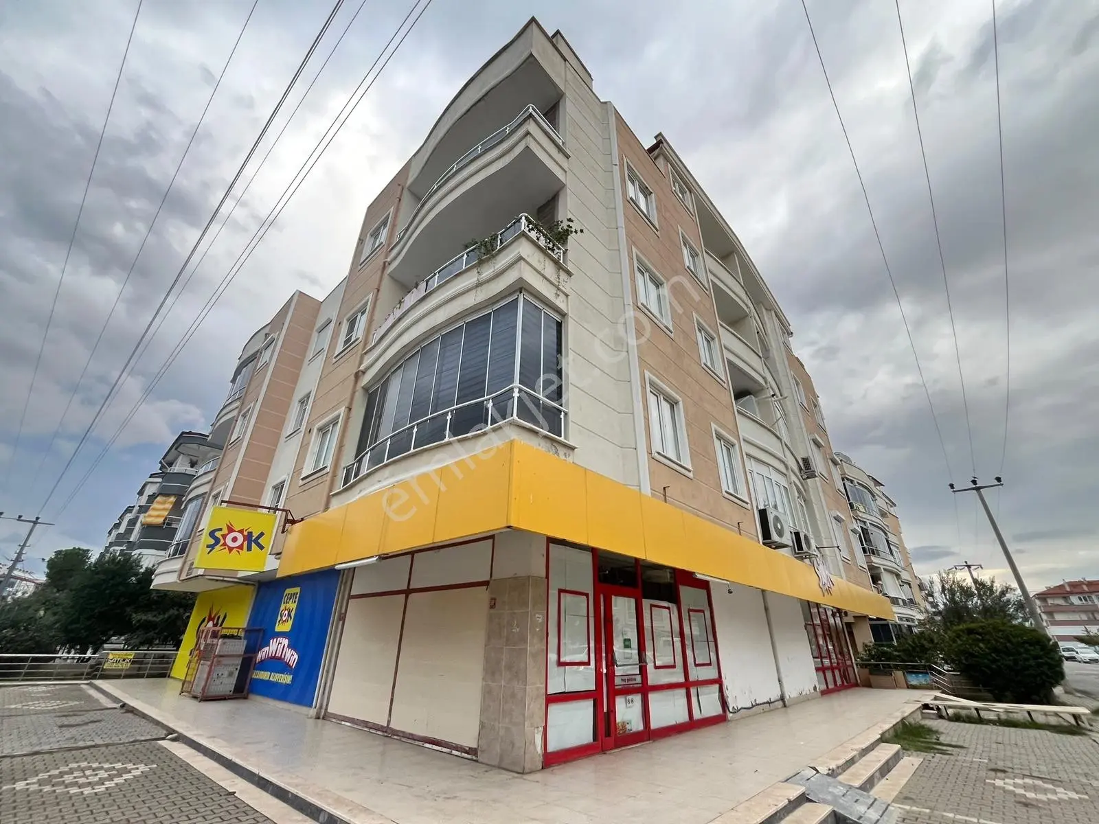 ▀güç'ten Altınkum'da Cam Balkonlu Kombili Arakat Geniş 2+1 Daire — fotoğraf 2