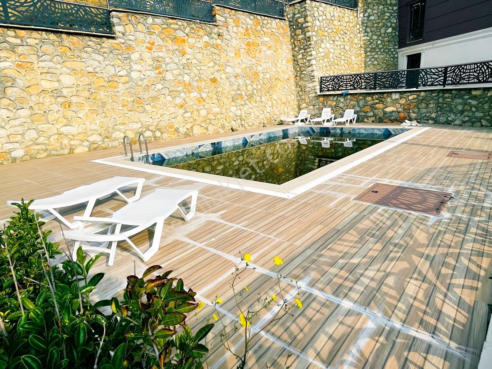 Özkandan Havuzlu Sitede Müstakil Bahçe 3+1 145 M² Satılık Daire — fotoğraf 3