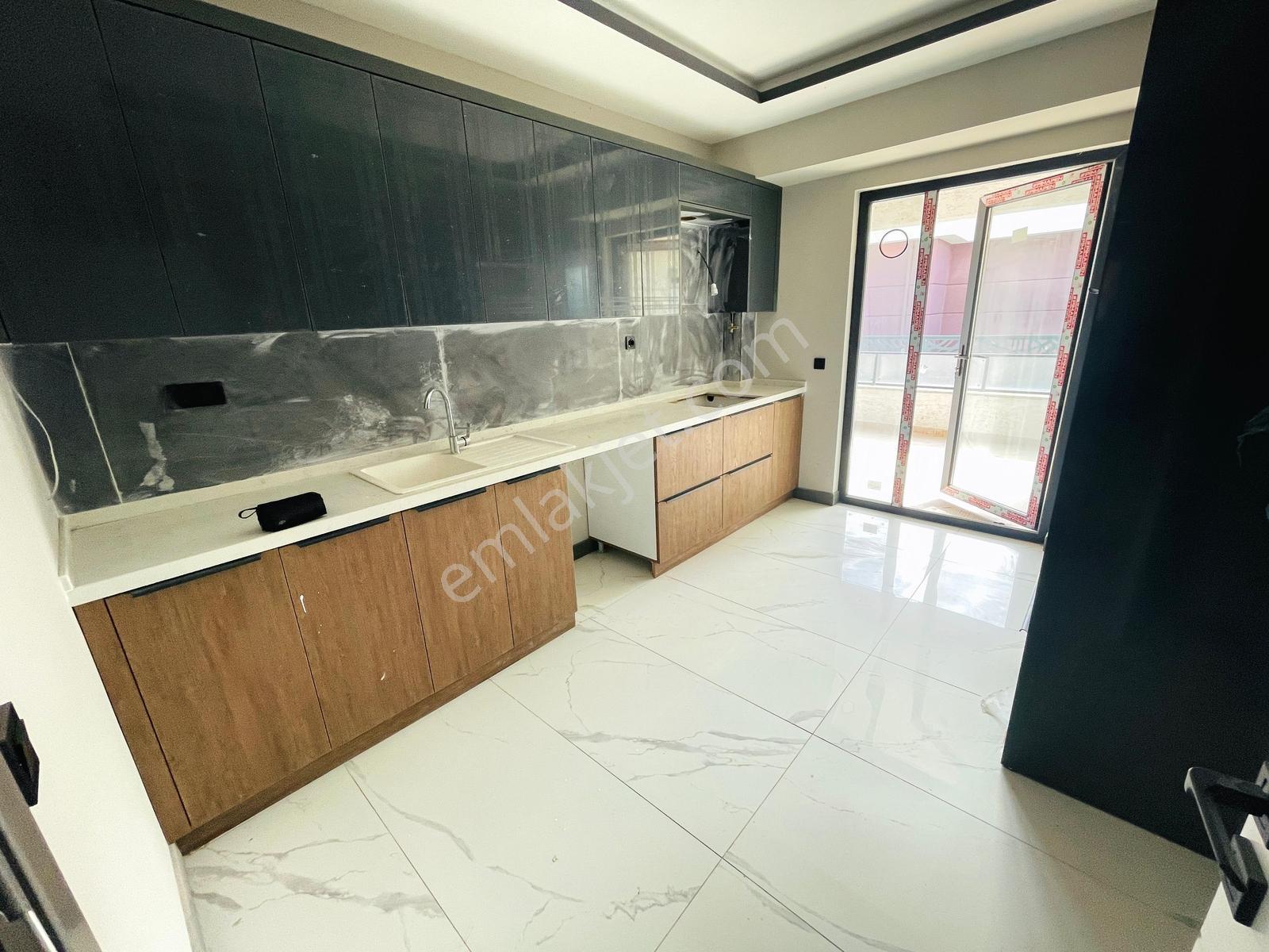Özkandan Havuzlu Sitede Müstakil Bahçe 3+1 145 M² Satılık Daire — fotoğraf 7