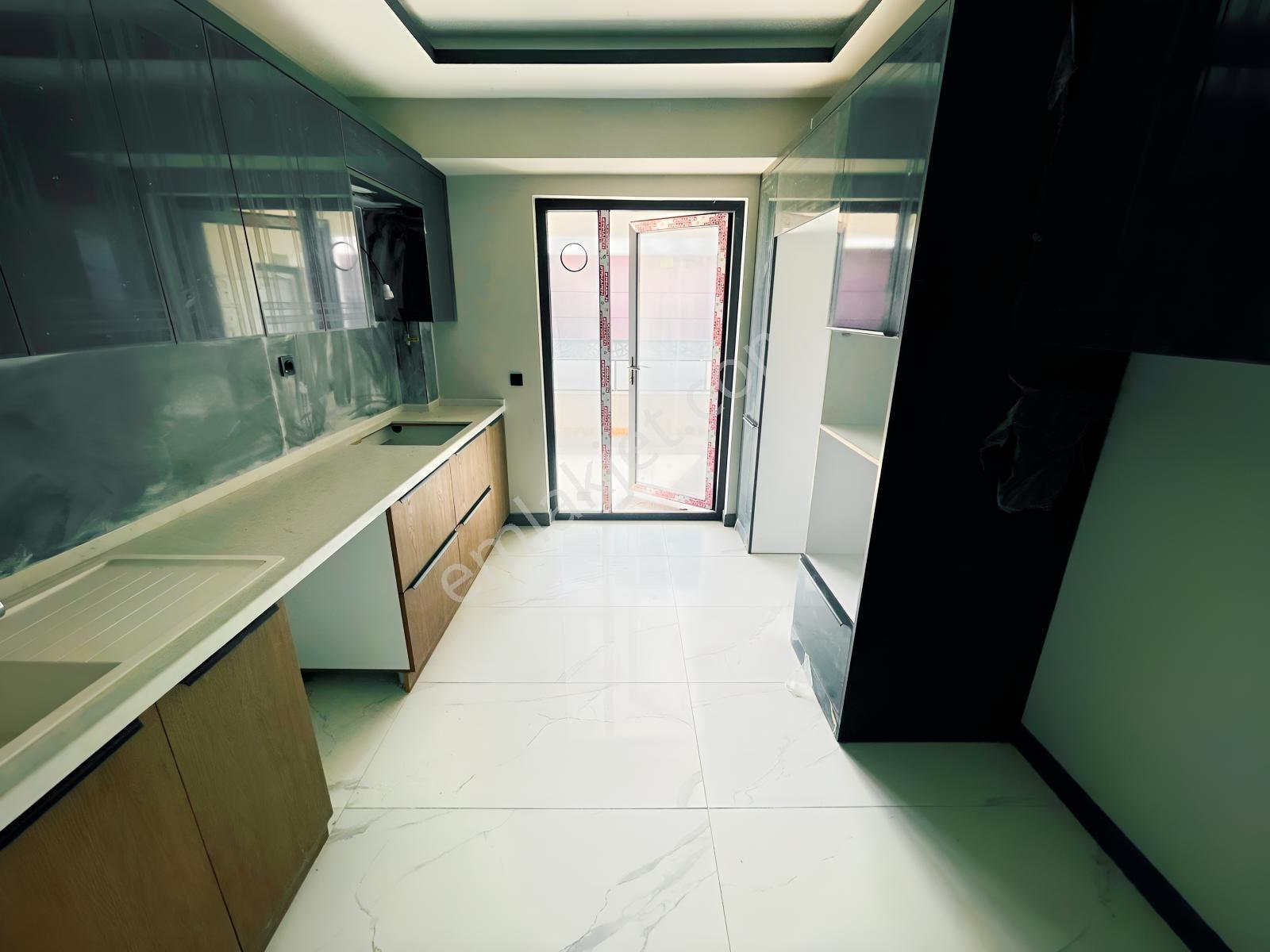 Özkandan Havuzlu Sitede Müstakil Bahçe 3+1 145 M² Satılık Daire — fotoğraf 8