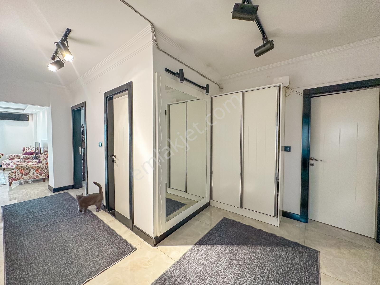 Kleopatra Plajı Karşısında Denize Sıfır 3+1 Satılık Daire — fotoğraf 3