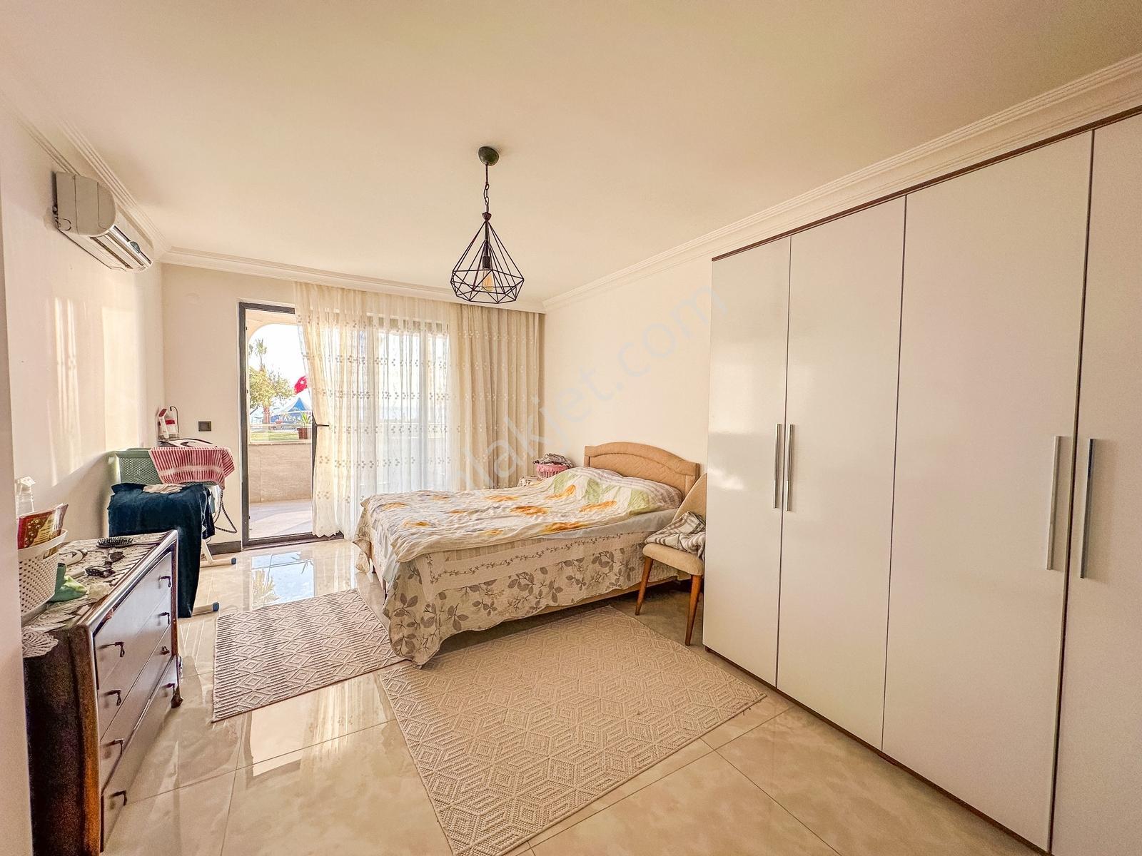 Kleopatra Plajı Karşısında Denize Sıfır 3+1 Satılık Daire — fotoğraf 13
