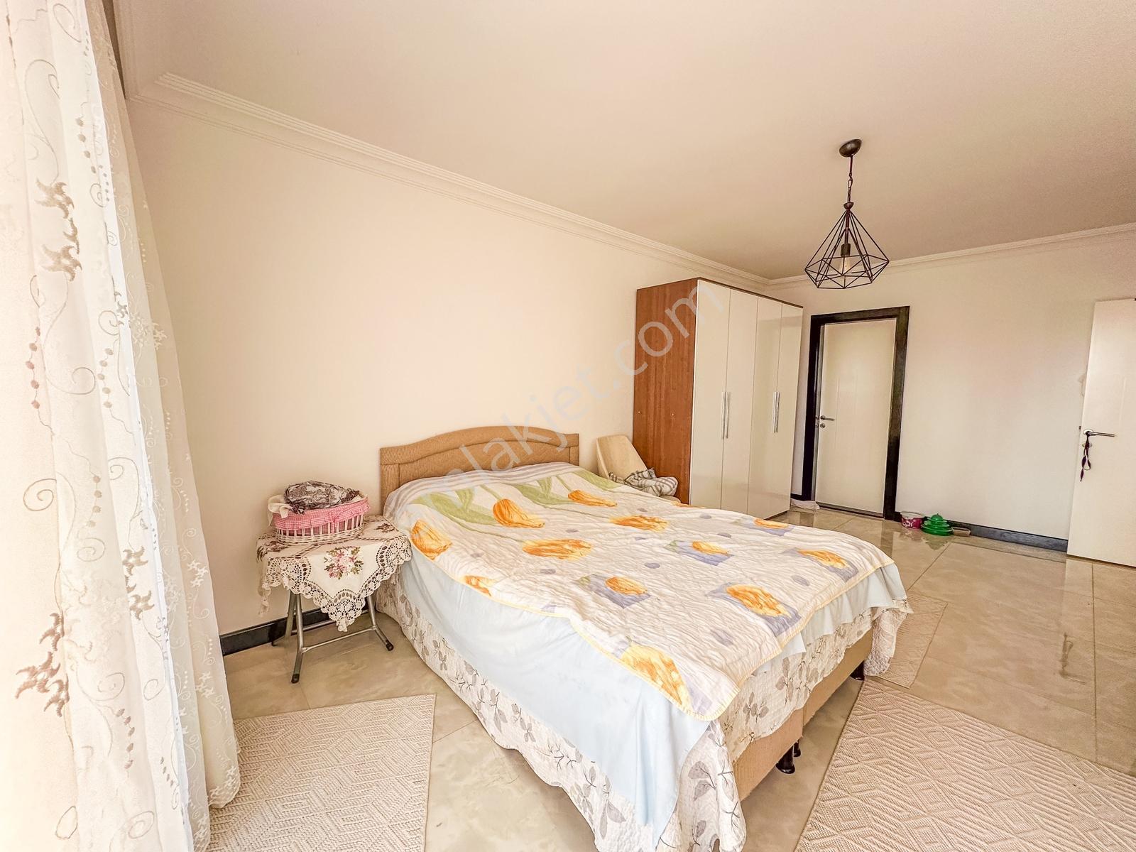 Kleopatra Plajı Karşısında Denize Sıfır 3+1 Satılık Daire — fotoğraf 14