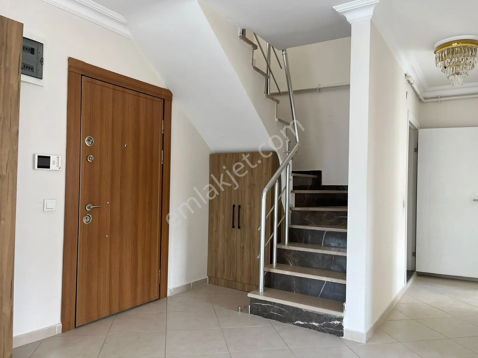 Metro 1 Dk Pendikte Deniz Manzaralı Bölgenin En Geniş 4+2 Daire — fotoğraf 17