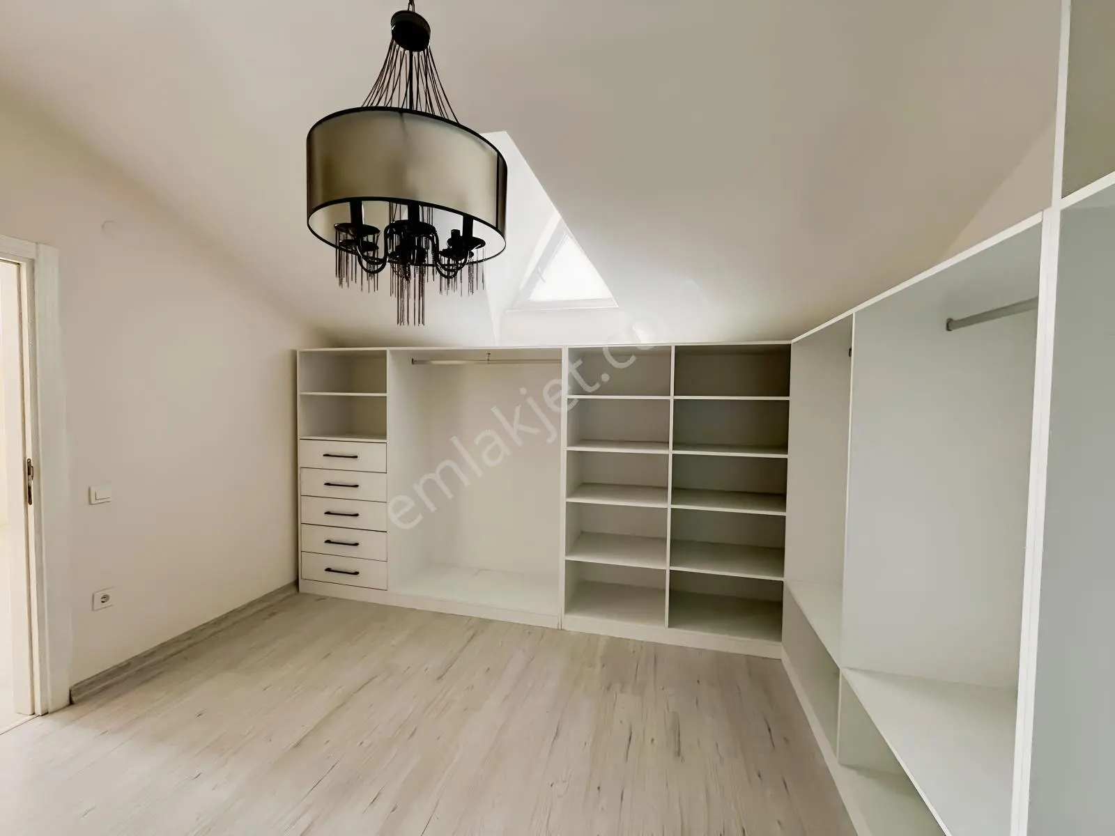 Metro 1 Dk Pendikte Deniz Manzaralı Bölgenin En Geniş 4+2 Daire — fotoğraf 23