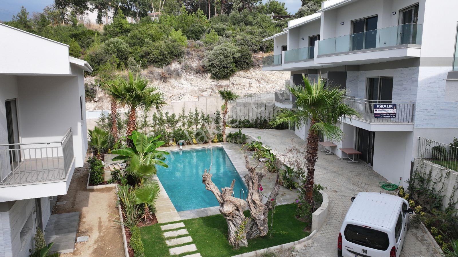 Urla Da Denize Yürüme Mesafesinde Site İçinde 5+1 Villa