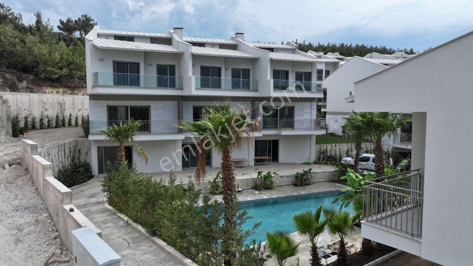 Urla Da Denize Yürüme Mesafesinde Site İçinde 5+1 Villa — fotoğraf 2