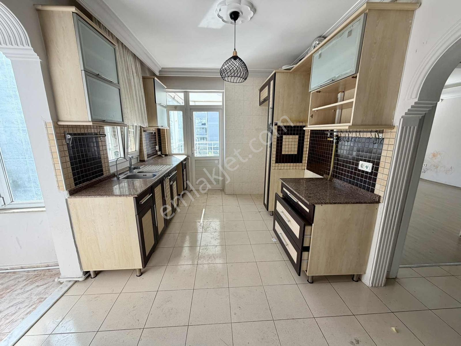 Fenerde Yüzme Havuzlu Site İçerisinde 3+1 Arakat Daire — fotoğraf 7