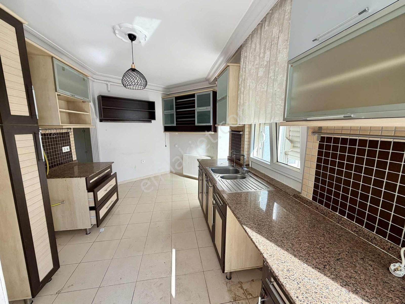 Fenerde Yüzme Havuzlu Site İçerisinde 3+1 Arakat Daire — fotoğraf 8