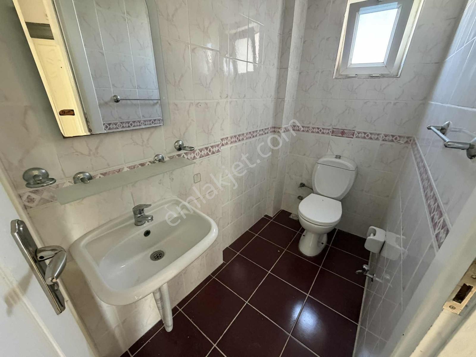 Fenerde Yüzme Havuzlu Site İçerisinde 3+1 Arakat Daire — fotoğraf 13