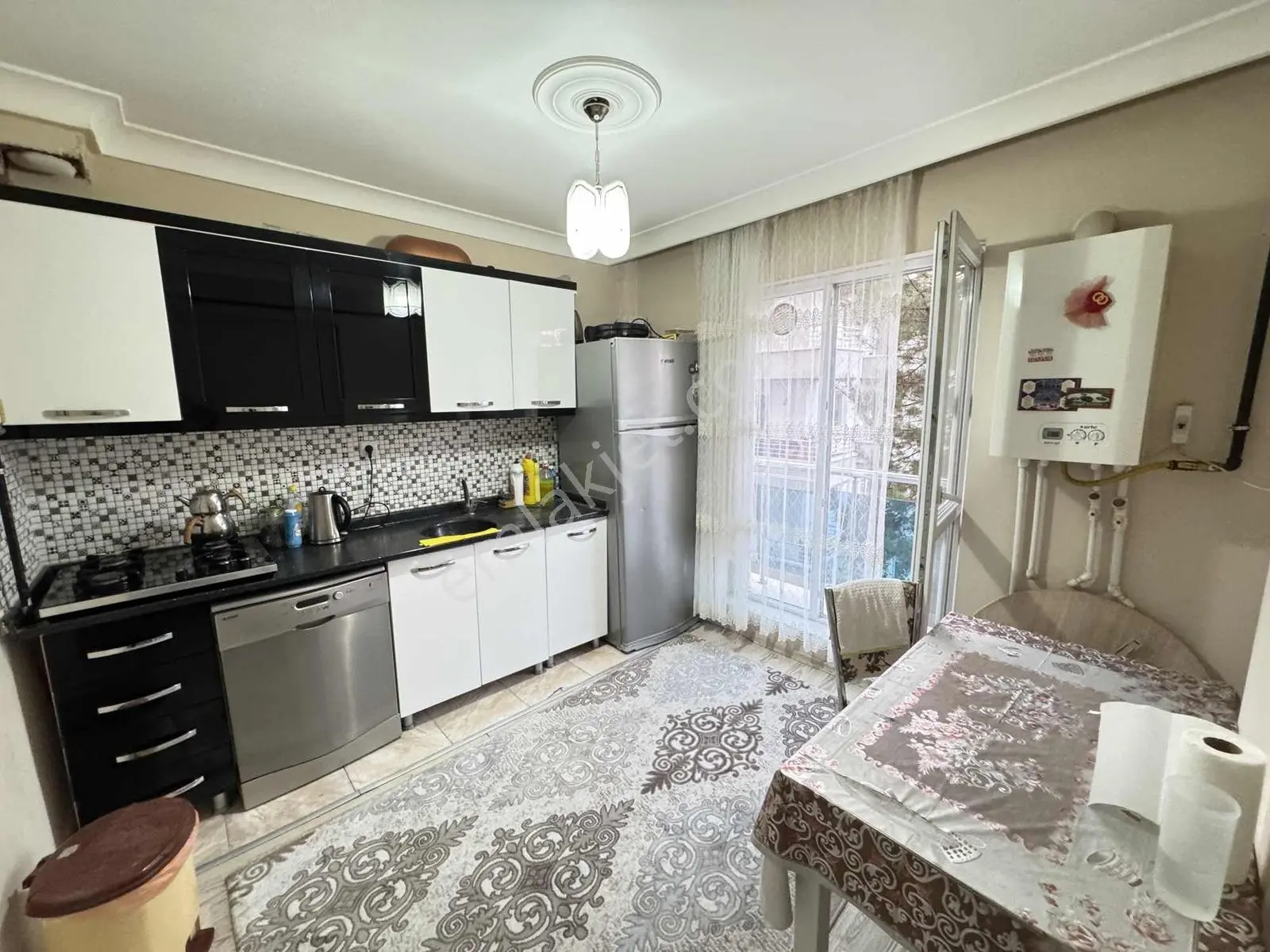Şahin Grouptan Beşikkayada Cad.yakını 2+1 Asansörlü Kat Konumnda — fotoğraf 4
