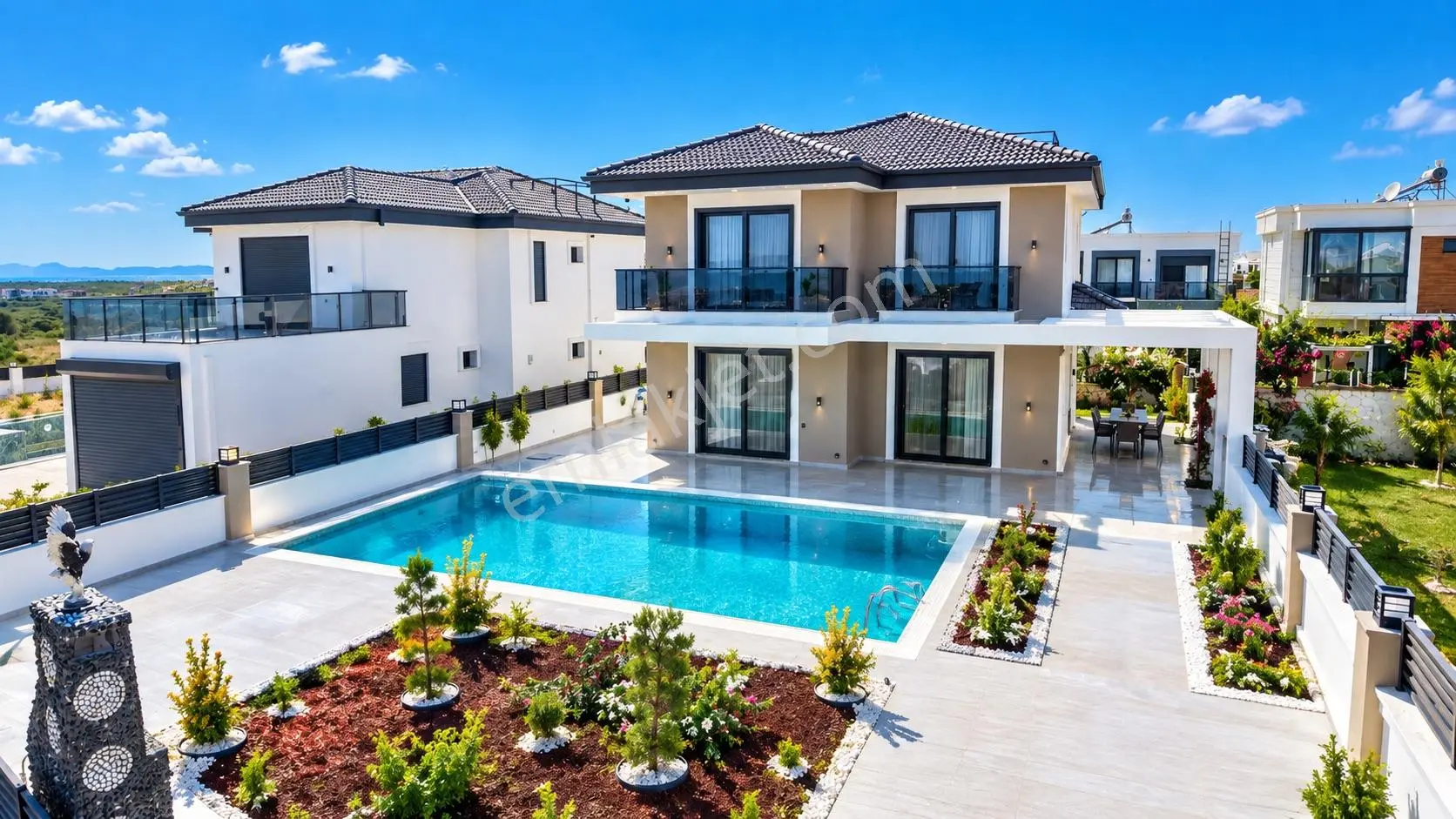 500M2 4+1 Ayrı Mutfaklı Devasa Villa