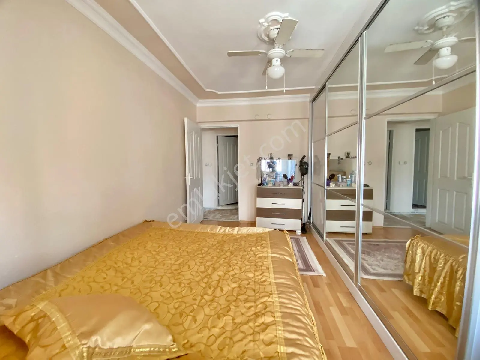 Harmandalı Pazar Yerinde Geniş 3+1 Satılık Daire — fotoğraf 13