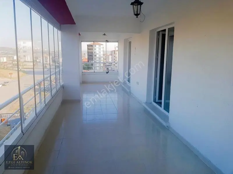 Yakacık Da Bulvar Üzeri Ara Kat Ön Cephe Ferah Manzaralı Daire — fotoğraf 2